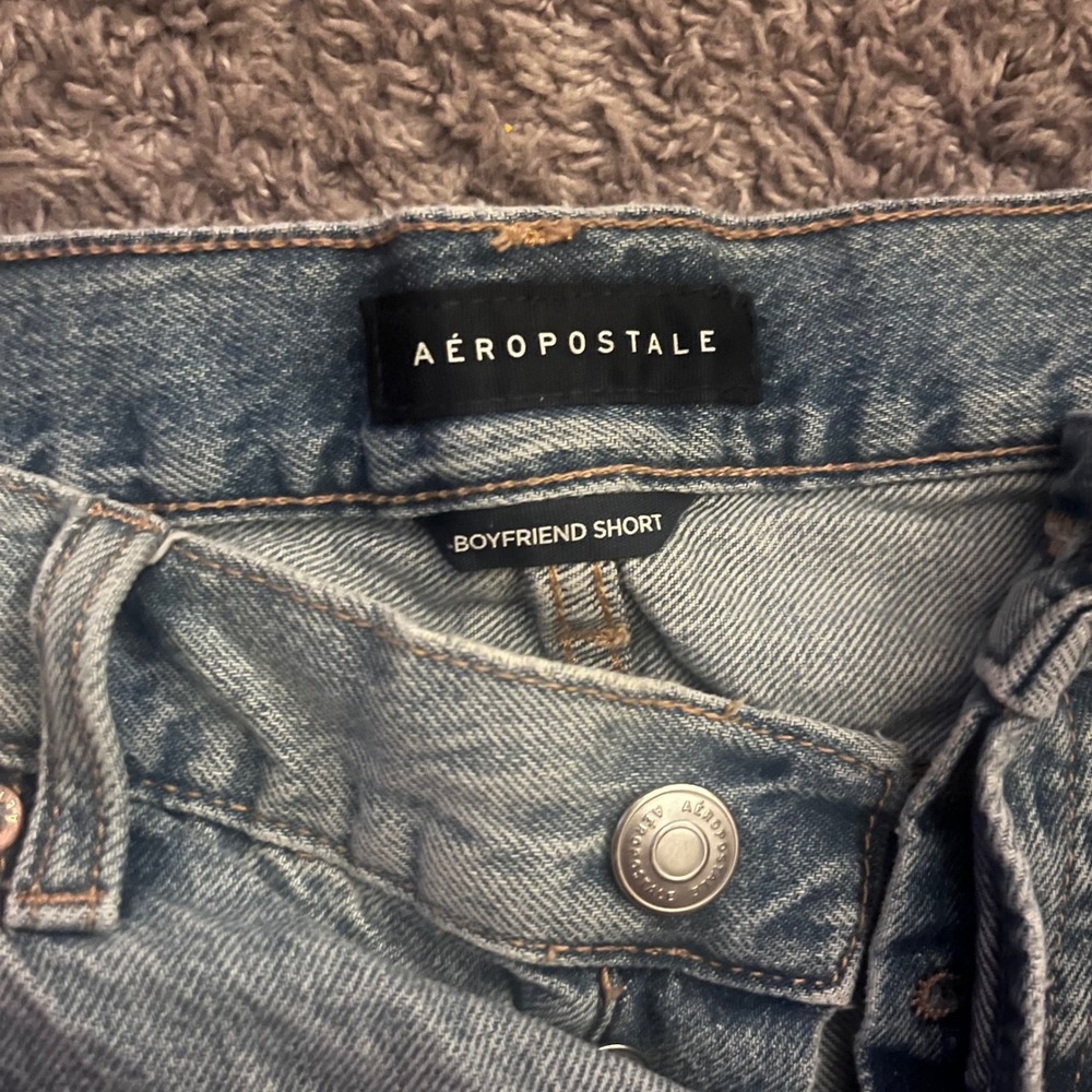 Aeropostale Boyfriend Shorts Womens 8R Light Wash Distressed Denim Cut Offs - Picture 2 of 4